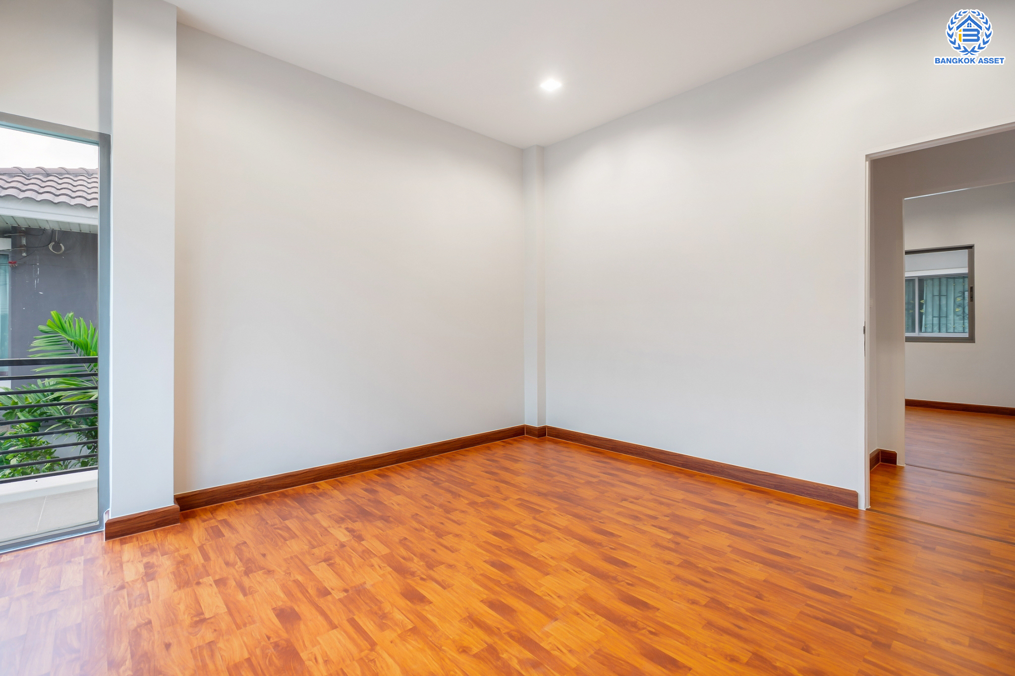 บ้านมือสองตกแต่งใหม่ ม.เพอร์เฟคเพลส แจ้งวัฒนะ บ้านเดี่ยวหลังใหญ่ เนื้อที่ 61.9 ตร.ว. ฟังก์ชัน 3 ห้องนอน 4 ห้องน้ำ 1 ห้องแม่บ้าน จอดรถได้ 2 คัน รองรับทุกการอยู่อาศัย บนทำเลศักยภาพ ใกล้เซ็นทรัลแจ้งวัฒนะ ทางด่วน และรถไฟฟ้าสายสีชมพู "สถานีแยกปากเกร็ด"